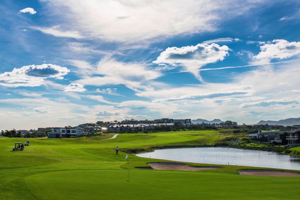 Oubaai Golf Estate Green Next To Lake